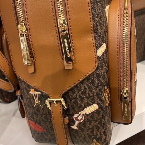 MICHAEL KORS JET SET GIRLS JAYCEE LARGE ZIP POCKET BACKPACK BROWN MULTI COLOR - Picture 15 of 16